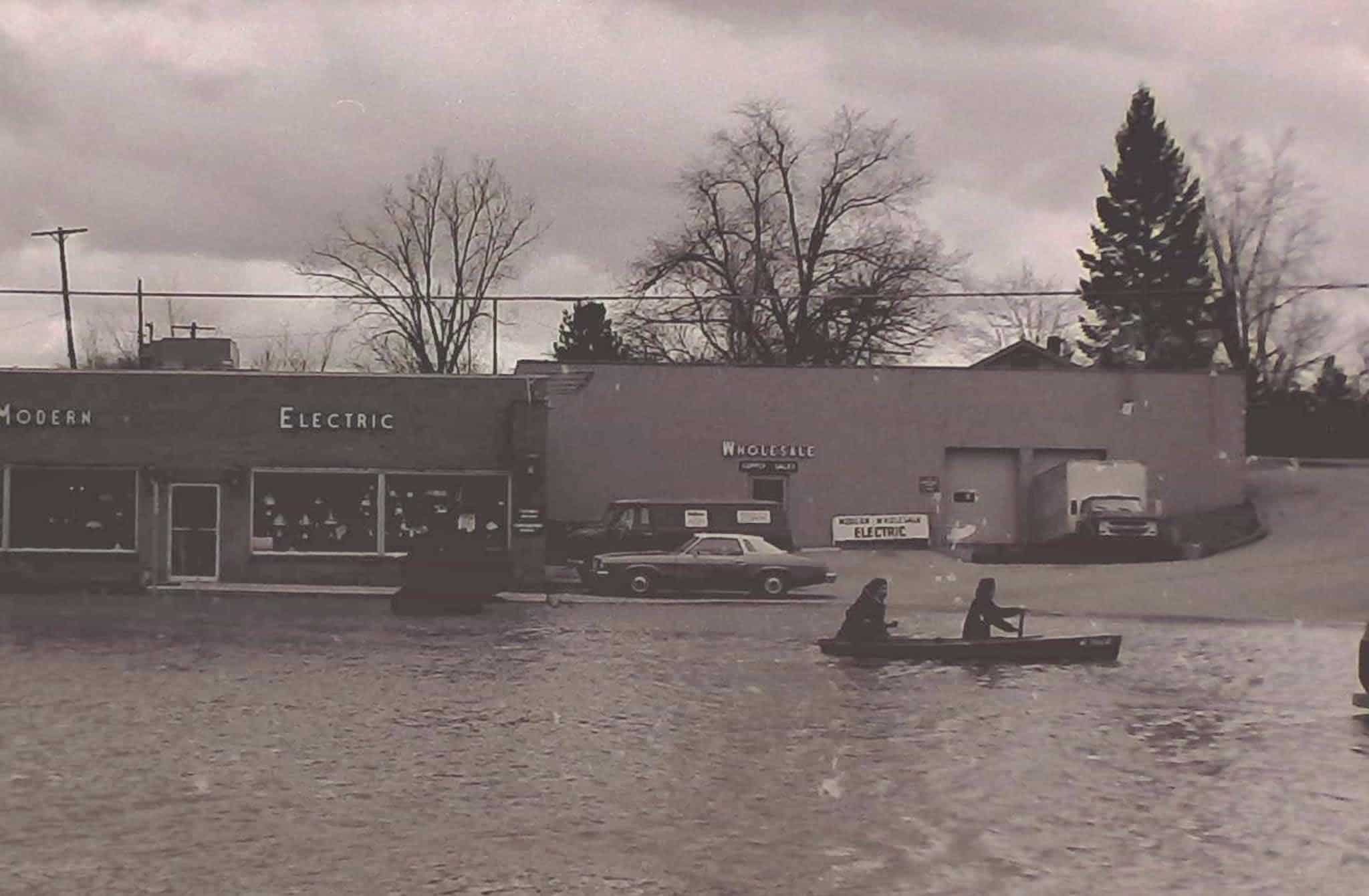 Okemos Flood of 1975 - Okemos Rd and Grand River Ave 8